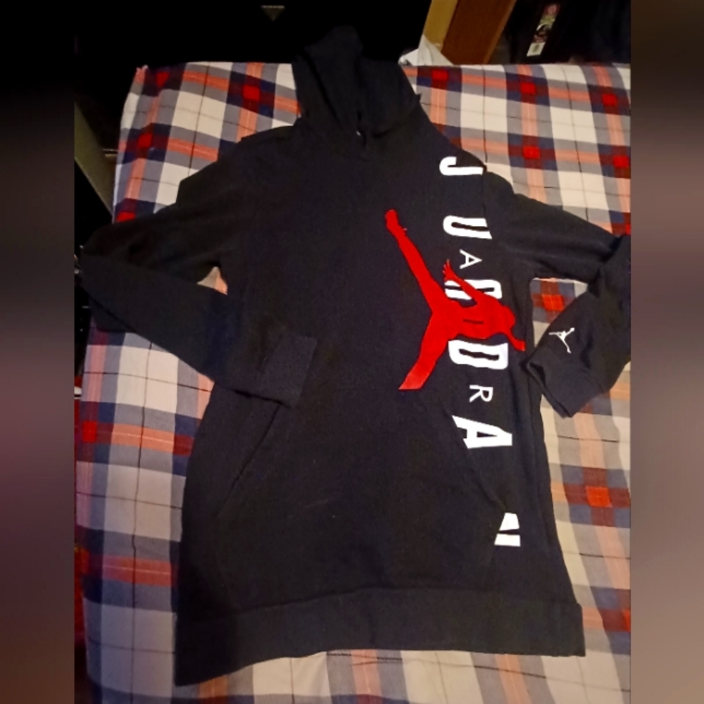 Air Jordan Retro Hoodie. Great Condition